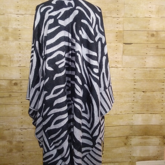 Reversible Wrap - Picture 3 of 5